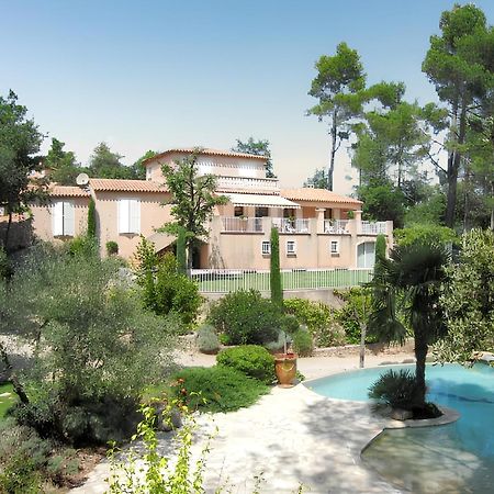 Villa Spacieuse Avec Piscine A Saint Maximin Saint-Maximin-la-Sainte-Baume Exterior foto