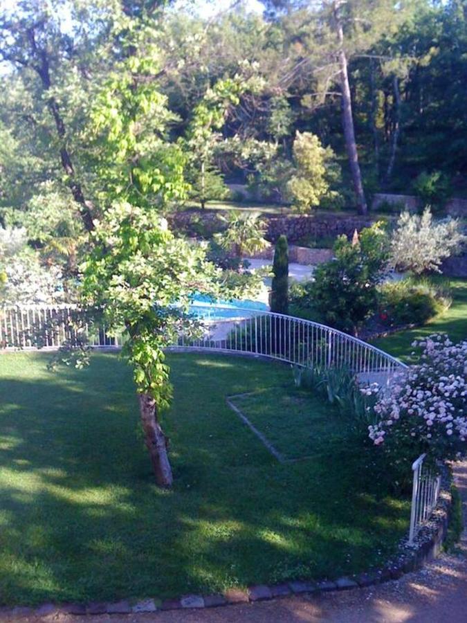 Villa Spacieuse Avec Piscine A Saint Maximin Saint-Maximin-la-Sainte-Baume Exterior foto
