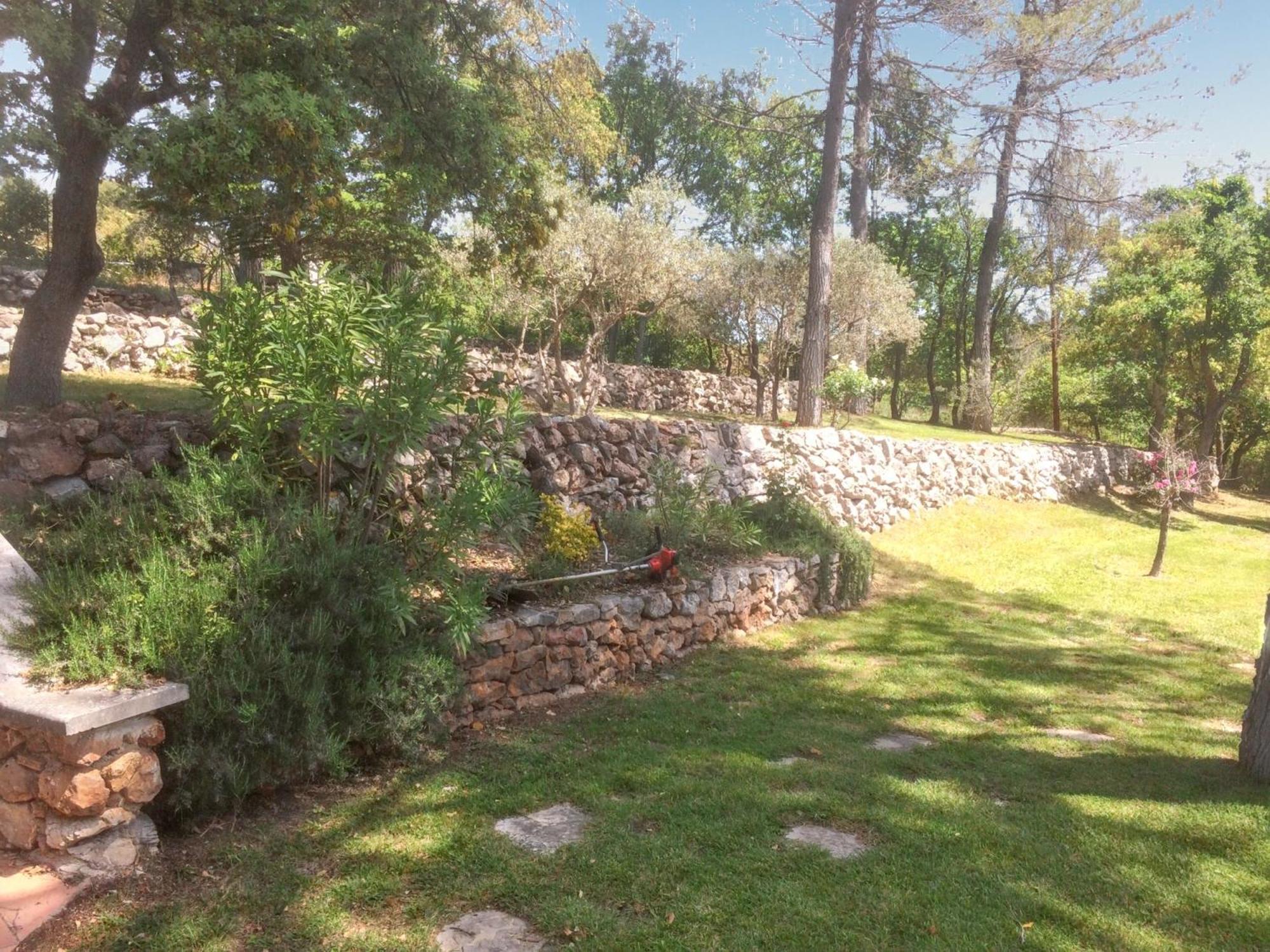 Villa Spacieuse Avec Piscine A Saint Maximin Saint-Maximin-la-Sainte-Baume Exterior foto