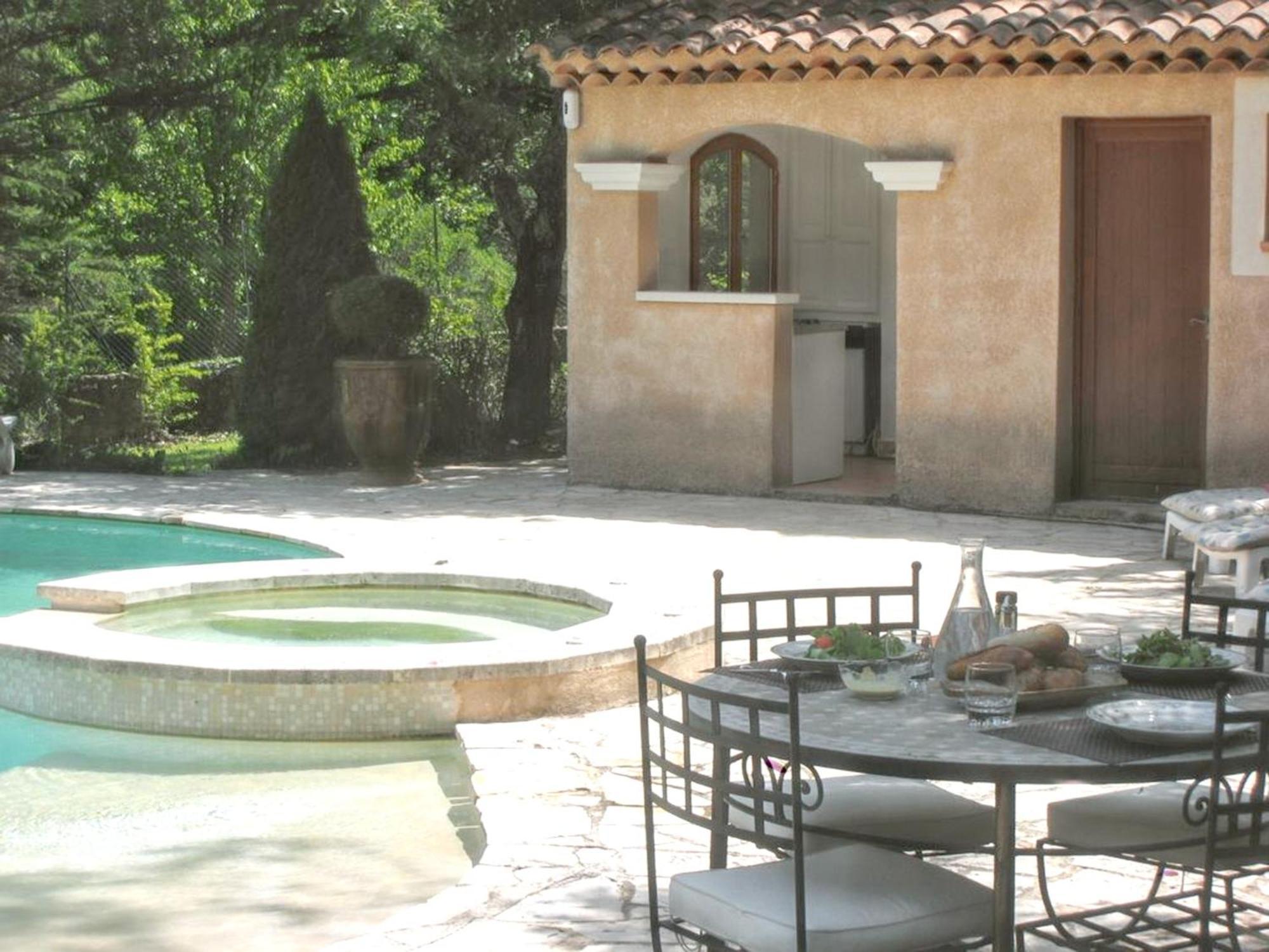 Villa Spacieuse Avec Piscine A Saint Maximin Saint-Maximin-la-Sainte-Baume Exterior foto