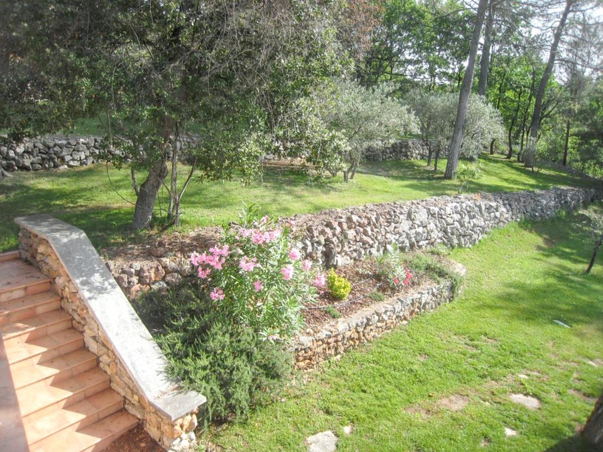 Villa Spacieuse Avec Piscine A Saint Maximin Saint-Maximin-la-Sainte-Baume Exterior foto
