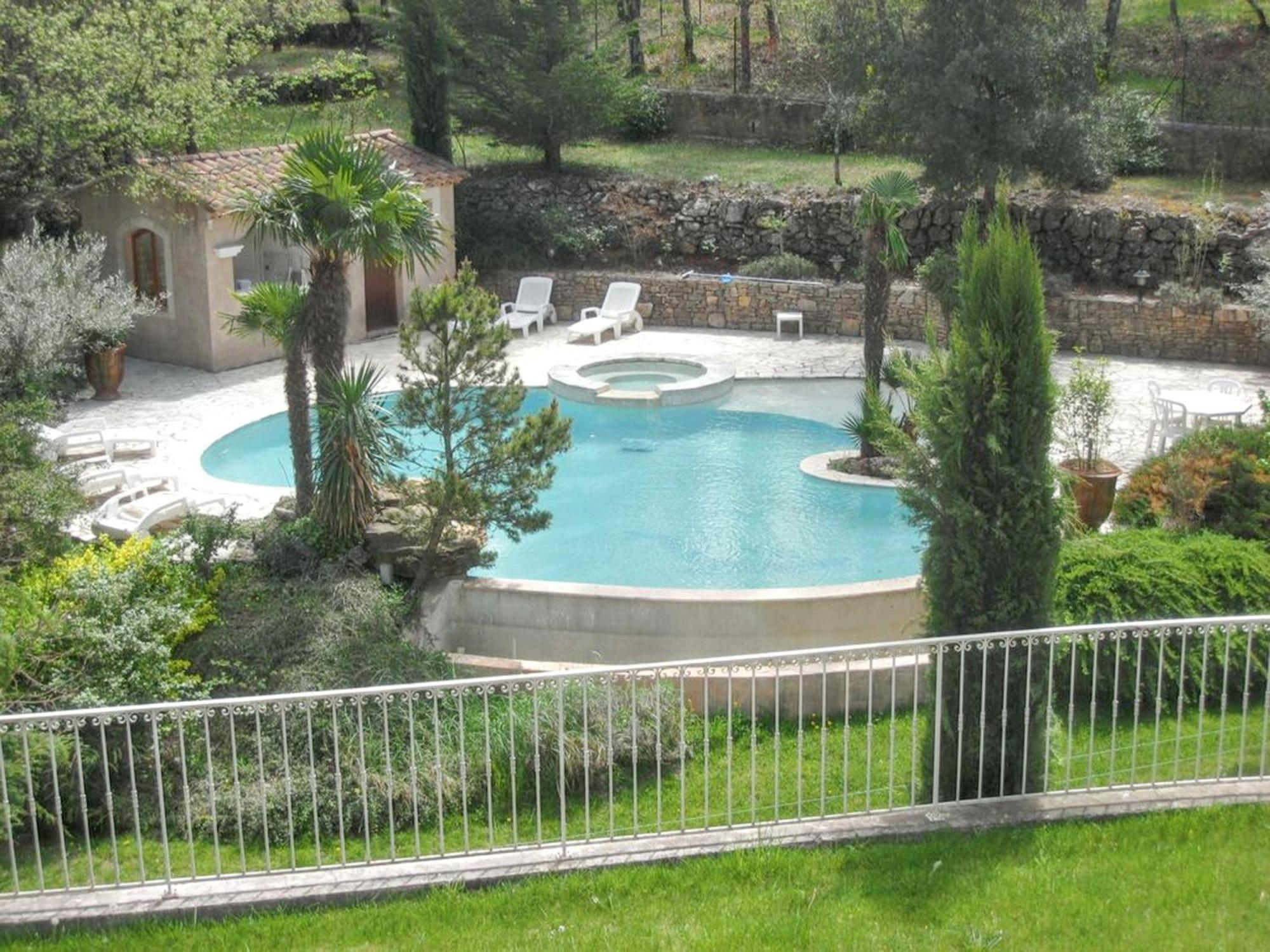 Villa Spacieuse Avec Piscine A Saint Maximin Saint-Maximin-la-Sainte-Baume Exterior foto